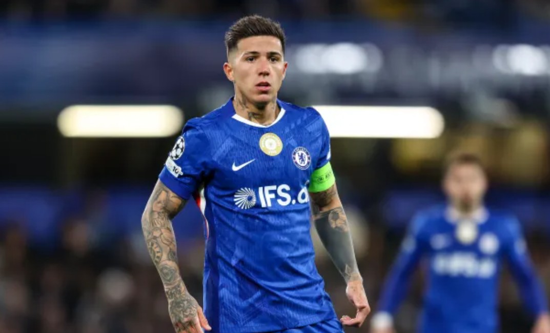 卫报：切尔西在评估恩佐对处罚的反应，希望他能重新融入球队