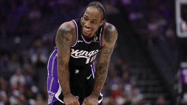 国王掀翻猛龙！巴雷特秒变小迷弟，德罗赞：当偶像的感觉真酷