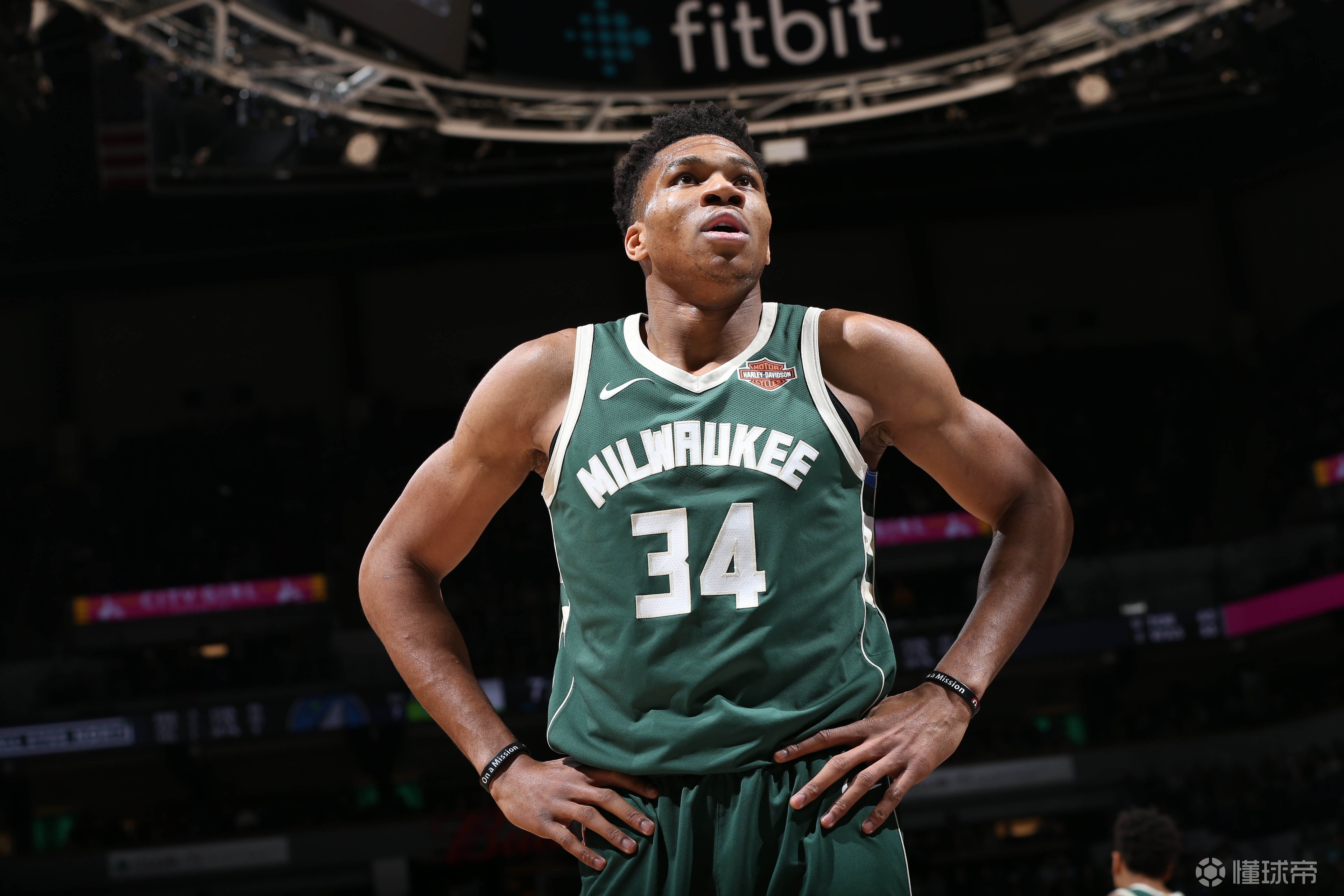 Shams：字母曾接近加盟热火，交易最终被雄鹿老板叫停