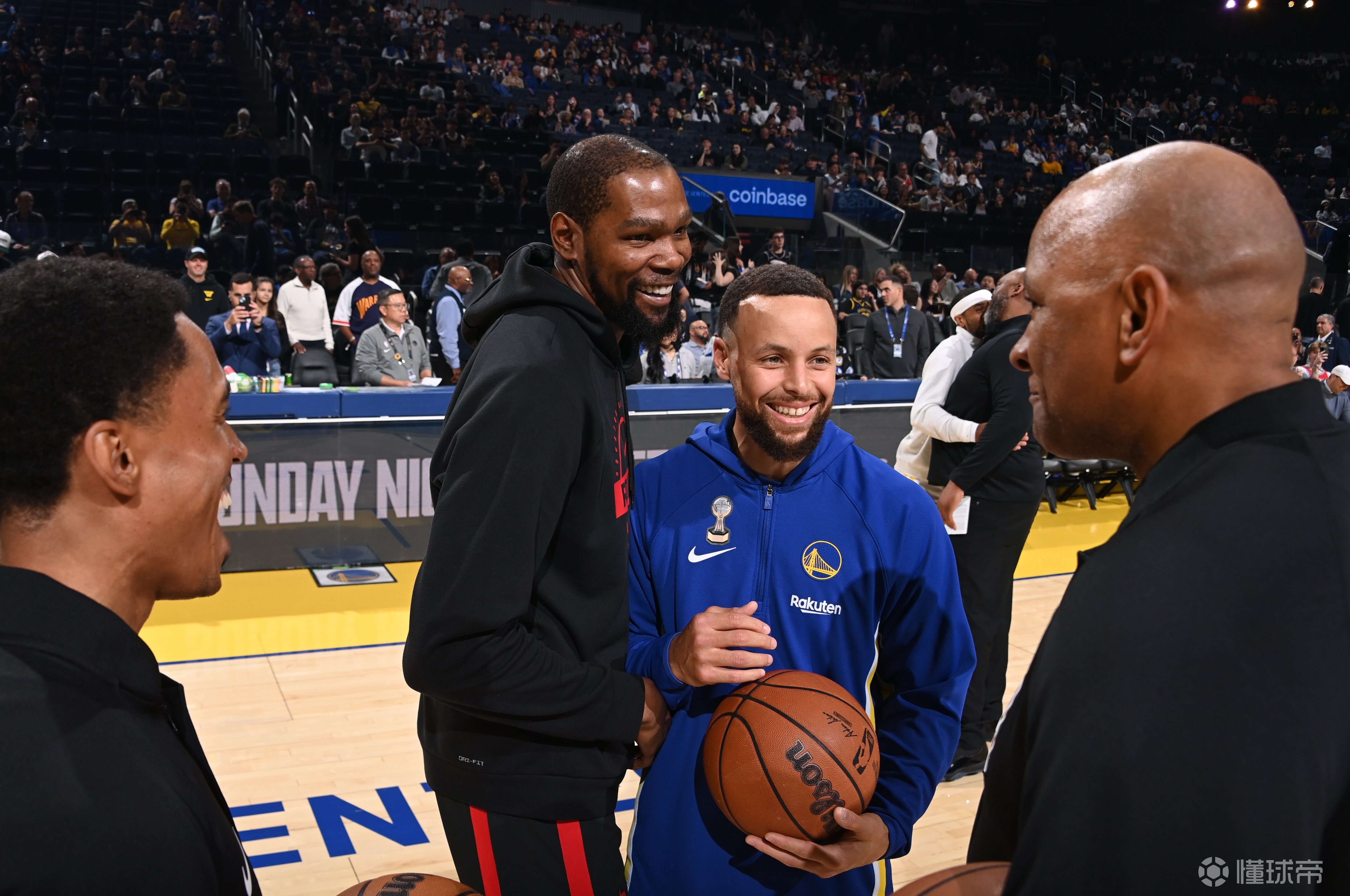 传奇对决延续，杜兰特生涯对阵库里战绩21胜12负